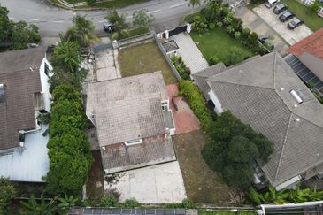 C H E A P Bangsar 2 sty Bungalow for sale