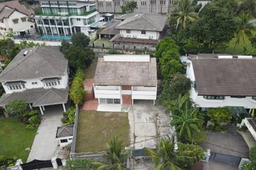 C H E A P Bangsar 2 sty Bungalow for sale