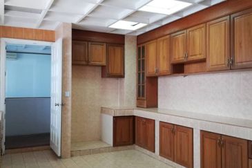 C H E A P Taman U Thant 2 sty bungalow for sale