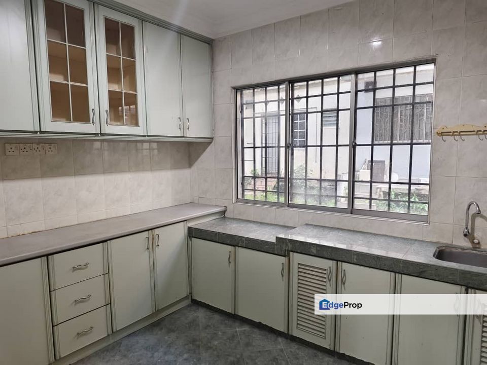 C H E A P 3 sty terrace house Taman Putri Jaya Cheras, Selangor, Batu 9th Cheras