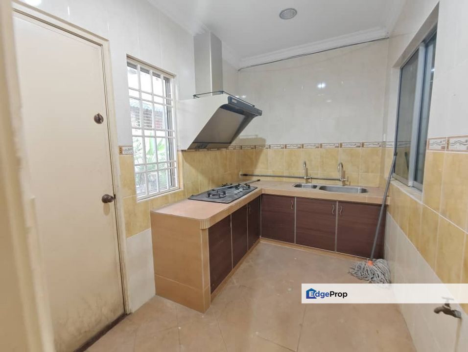 C H E A P 3 sty terrace house Taman Putri Jaya Cheras, Selangor, Batu 9th Cheras