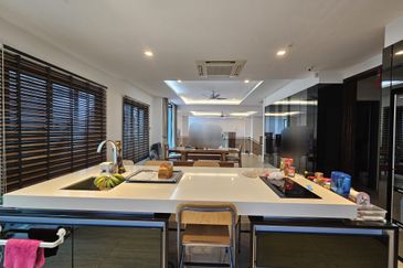 C H E A P 3 sty The Peak Cheras Semi D House 