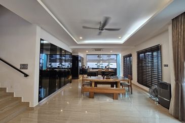 C H E A P 3 sty The Peak Cheras Semi D House 