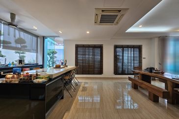 C H E A P 3 sty The Peak Cheras Semi D House 