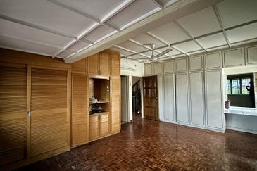 CHEAP 2 Storey Bungalow House with gated & guarded For Sale