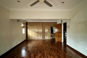 CHEAP 2 Storey Bungalow House with gated & guarded For Sale