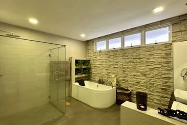 CHEAP Bangsar 3 Storey Bungalow House For Sale