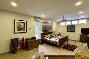 CHEAP Bangsar 3 Storey Bungalow House For Sale