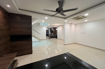 CHEAP 3 sty terrace house at Bukit Suria Sungai Long house for sale\