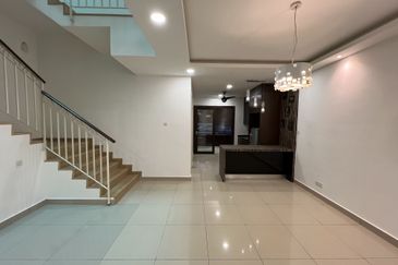 CHEAP 3 sty terrace house at Bukit Suria Sungai Long house for sale\