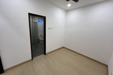 CHEAP 3 sty terrace house at Bukit Suria Sungai Long house for sale\