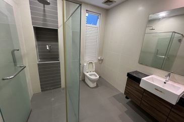 CHEAP 3 sty terrace house at Bukit Suria Sungai Long house for sale\