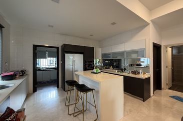 CHEAP 3 sty terrace house at Bukit Suria Sungai Long house for sale\