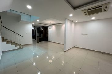 CHEAP 3 sty terrace house at Bukit Suria Sungai Long house for sale\