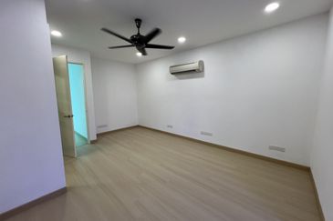 CHEAP 3 sty terrace house at Bukit Suria Sungai Long house for sale\