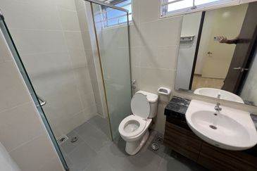 CHEAP 3 sty terrace house at Bukit Suria Sungai Long house for sale\