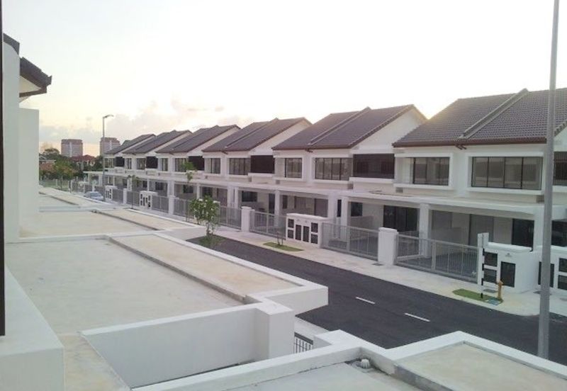 CHEAP Double Storey Superlink Terrace In Desa Budiman Sungai Long For Sale