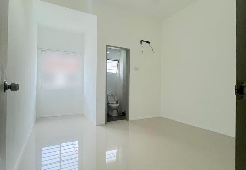 CHEAP Double Storey Superlink Terrace In Desa Budiman Sungai Long For Sale