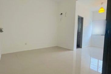 CHEAP Double Storey Superlink Terrace In Desa Budiman Sungai Long For Sale