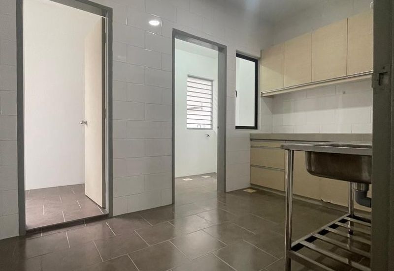 CHEAP Double Storey Superlink Terrace In Desa Budiman Sungai Long For Sale