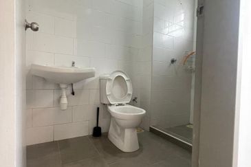 CHEAP Double Storey Superlink Terrace In Desa Budiman Sungai Long For Sale