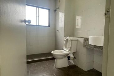 CHEAP Double Storey Superlink Terrace In Desa Budiman Sungai Long For Sale