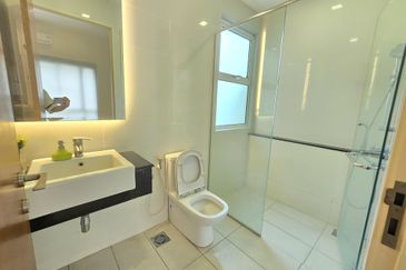 CHEAP 3 Storey Bungalow At Taming Mutiara Sungai Long For Sale 