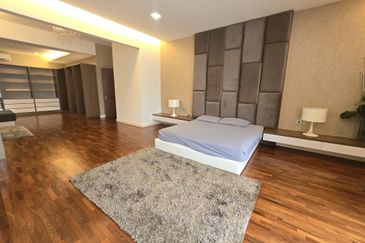 CHEAP 3 Storey Bungalow At Taming Mutiara Sungai Long For Sale 