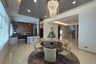 CHEAP 3 Storey Bungalow At Taming Mutiara Sungai Long For Sale 