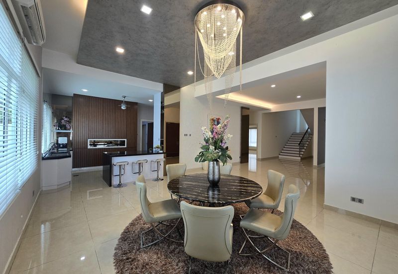 CHEAP 3 Storey Bungalow At Taming Mutiara Sungai Long For Sale 