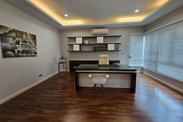 CHEAP 3 Storey Bungalow At Taming Mutiara Sungai Long For Sale 