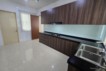 CHEAP 3 Storey Bungalow At Taming Mutiara Sungai Long For Sale 