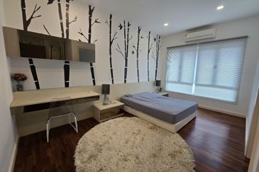 CHEAP 3 Storey Bungalow At Taming Mutiara Sungai Long For Sale 