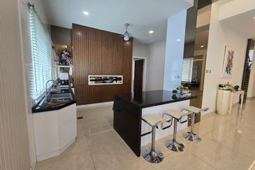 CHEAP 3 Storey Bungalow At Taming Mutiara Sungai Long For Sale 