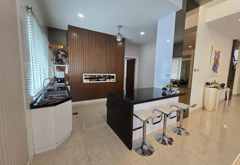 CHEAP 3 Storey Bungalow At Taming Mutiara Sungai Long For Sale 