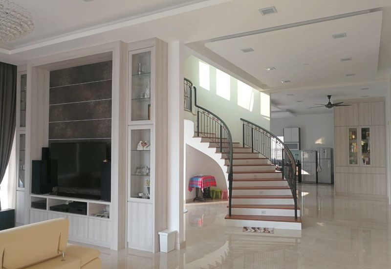 CHEAP Sungai Long 3 sty Bungalow at Bukit Suria Garden Village for sale