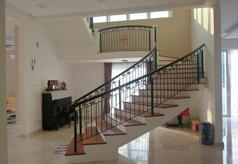 CHEAP Sungai Long 3 sty Bungalow at Bukit Suria Garden Village for sale