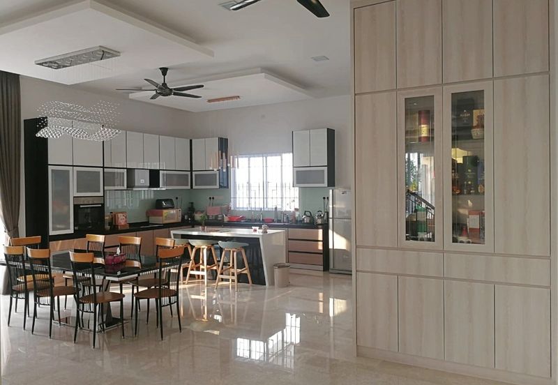 CHEAP Sungai Long 3 sty Bungalow at Bukit Suria Garden Village for sale