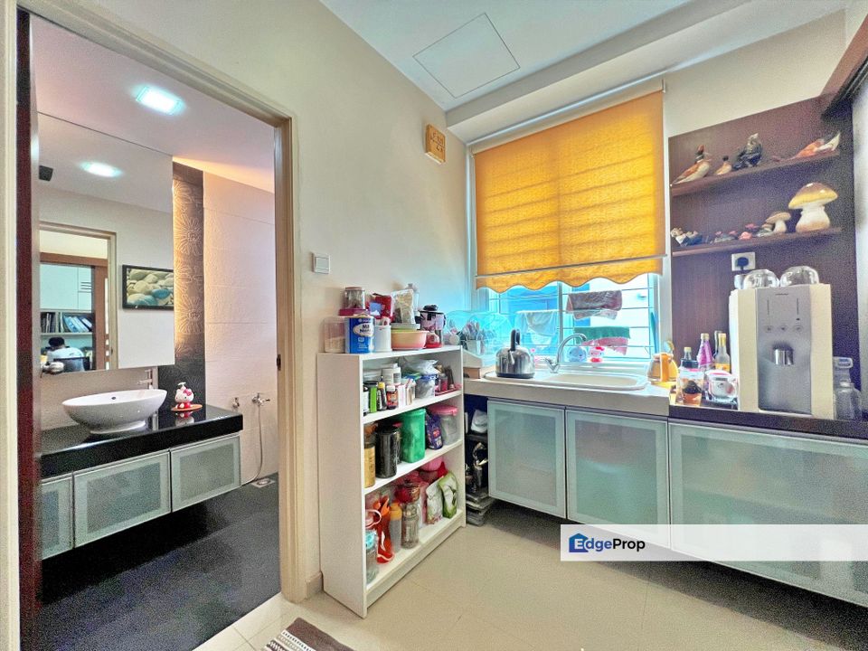 CHEAP 4 sty semi-D at Taman Bukit Segar Cheras well maintain for sale, Kuala Lumpur, Cheras