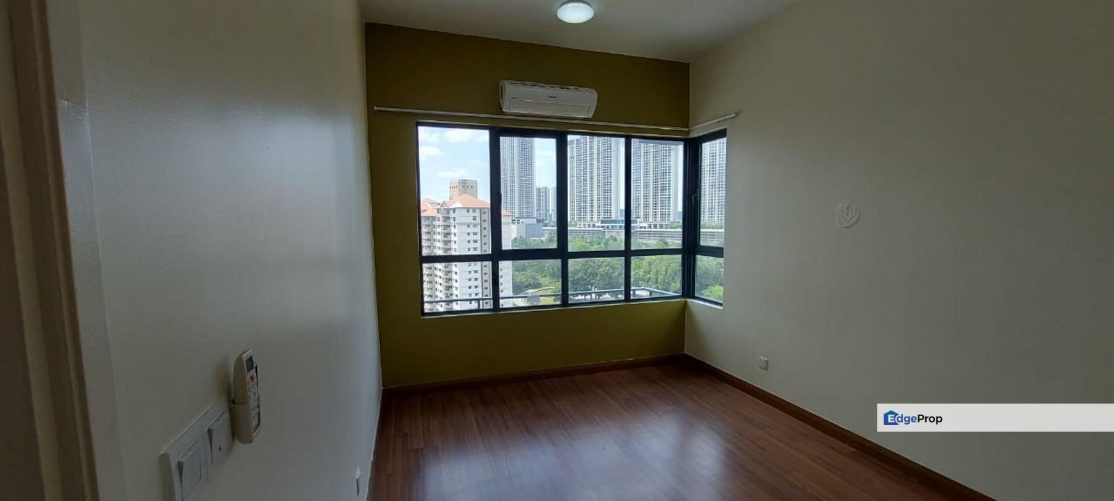 CHEAP Corner KM1 West Condo at Bukit Jalil for sale , Kuala Lumpur, Bukit Jalil