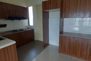 CHEAP Corner KM1 West Condo at Bukit Jalil for sale 