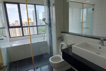 CHEAP Corner KM1 West Condo at Bukit Jalil for sale 