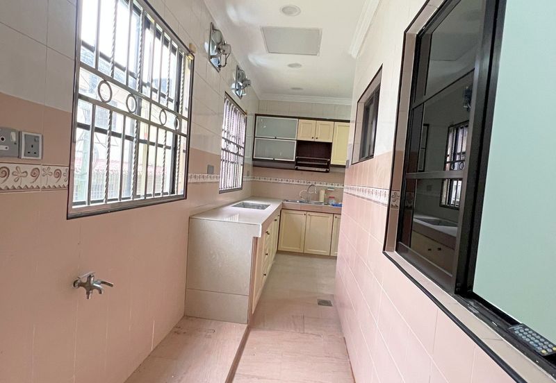 CHEAP Damai Perdana Cheras 2 storey house with kitchen extended & guarded 