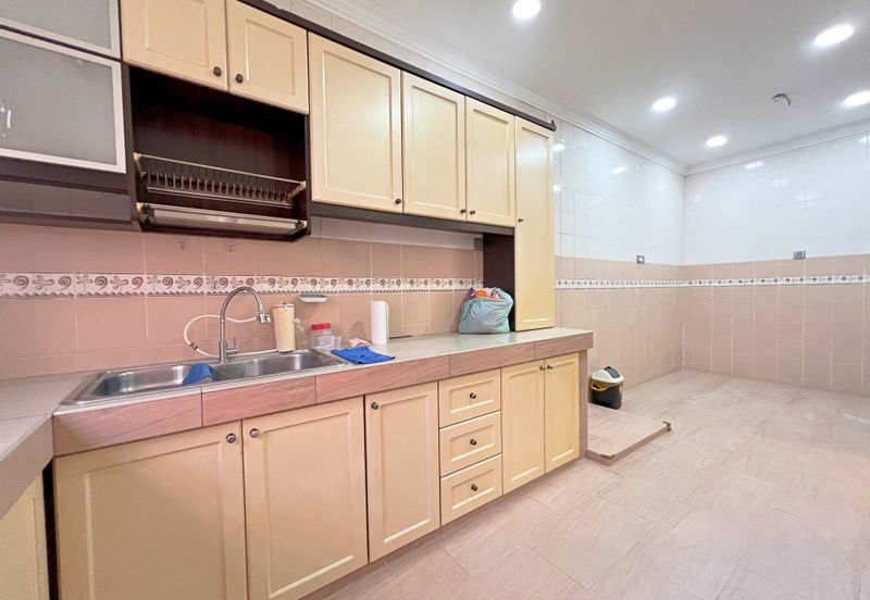 CHEAP Damai Perdana Cheras 2 storey house with kitchen extended & guarded 