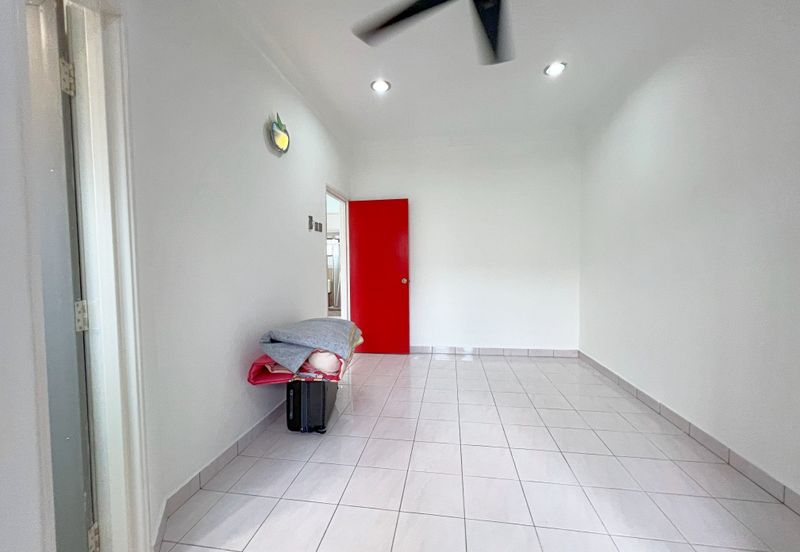 CHEAP Damai Perdana Cheras 2 storey house with kitchen extended & guarded 