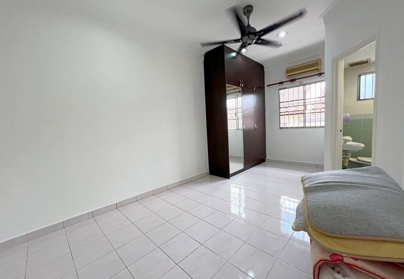 CHEAP Damai Perdana Cheras 2 storey house with kitchen extended & guarded 
