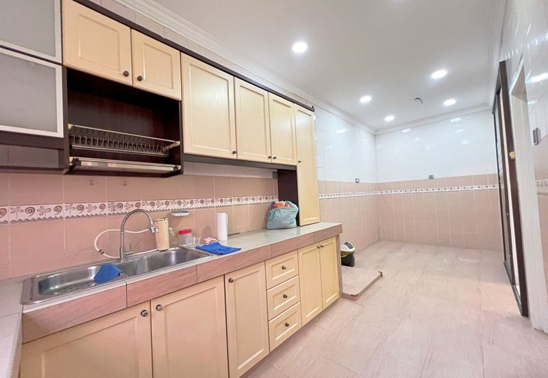 CHEAP Damai Perdana Cheras 2 storey house with kitchen extended & guarded 