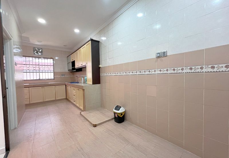 CHEAP Damai Perdana Cheras 2 storey house with kitchen extended & guarded 