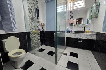 CHEAP 2 Sty Terrace at Seri Sungai Long house for sale