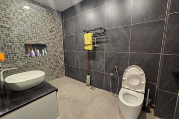 CHEAP 2 Storey Superlink at Bukit Sungai Long 